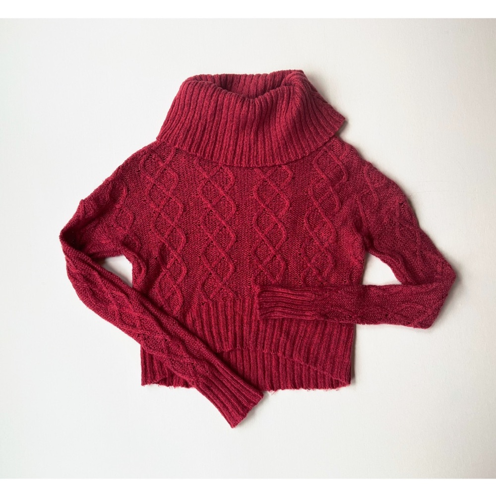 URBAN OUTFITTERS SWEATER